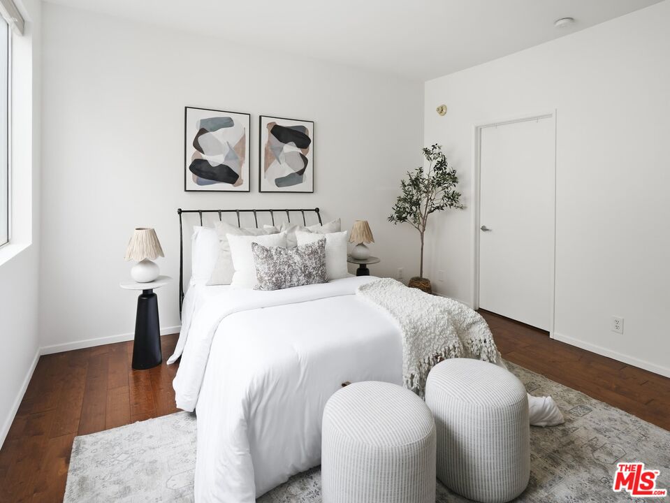 4236 Longridge Ave Unit: 203