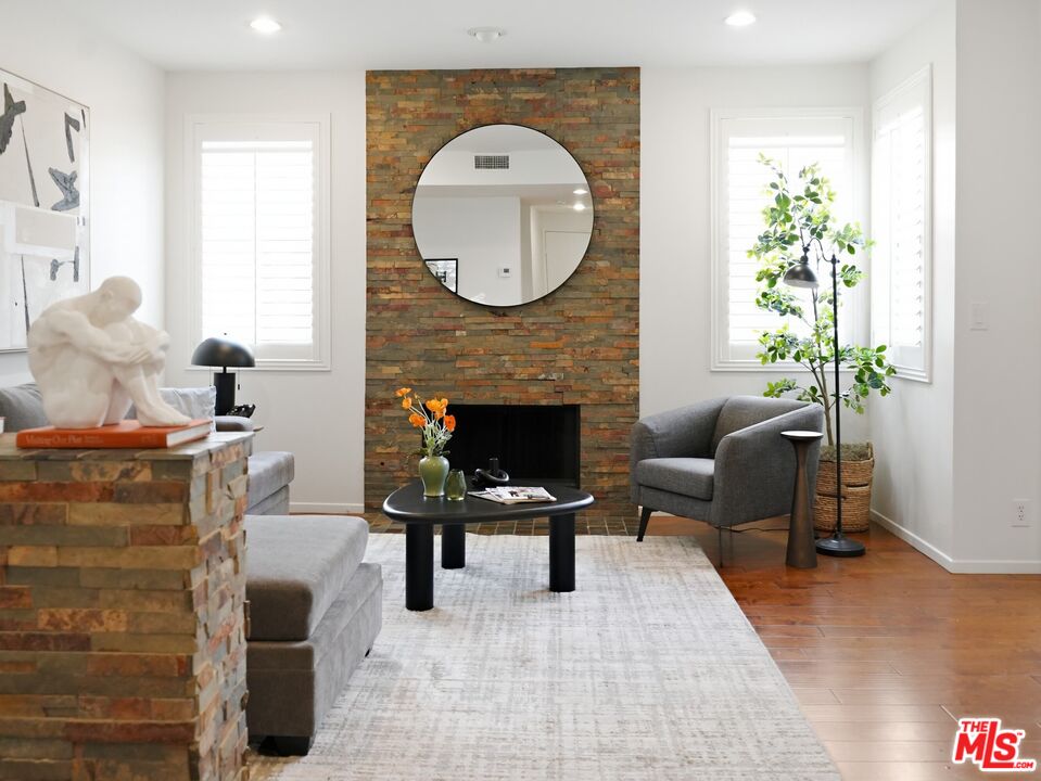 4236 Longridge Ave Unit: 203