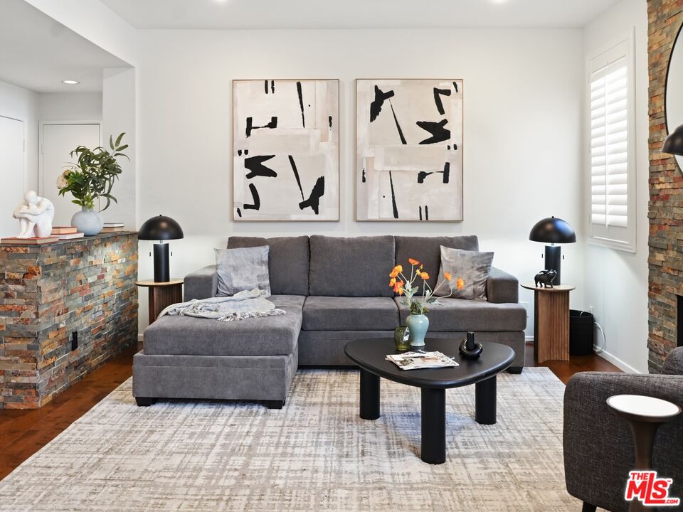 4236 Longridge Ave Unit: 203