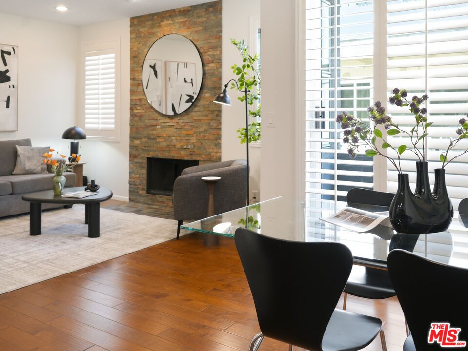4236 Longridge Ave Unit: 203