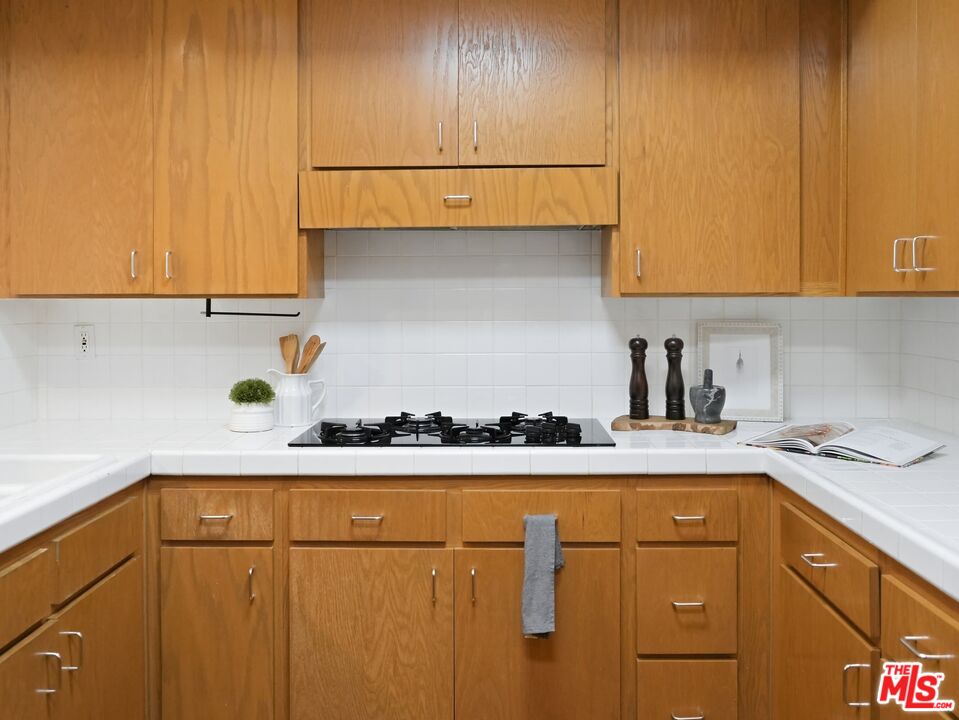4236 Longridge Ave Unit: 203