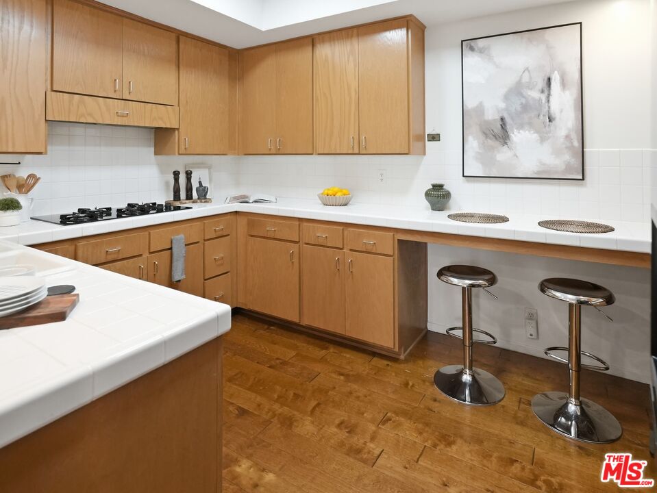 4236 Longridge Ave Unit: 203