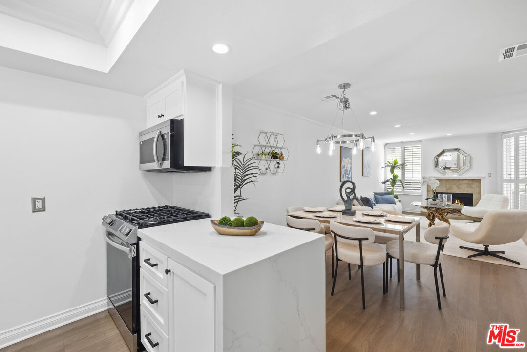4164 Tujunga Ave Unit: 103