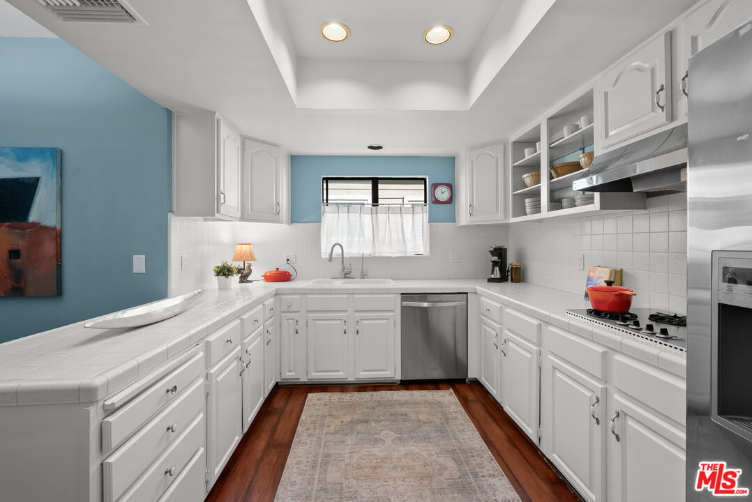4338 Gentry Ave Unit: 2
