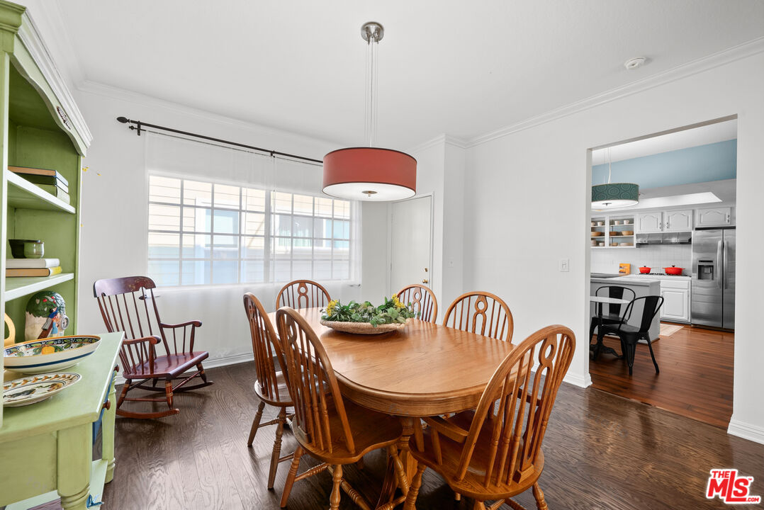 4338 Gentry Ave Unit: 2