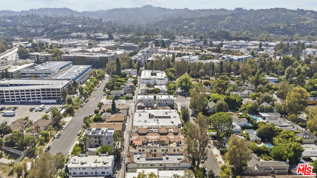 4338 Gentry Ave Unit: 2