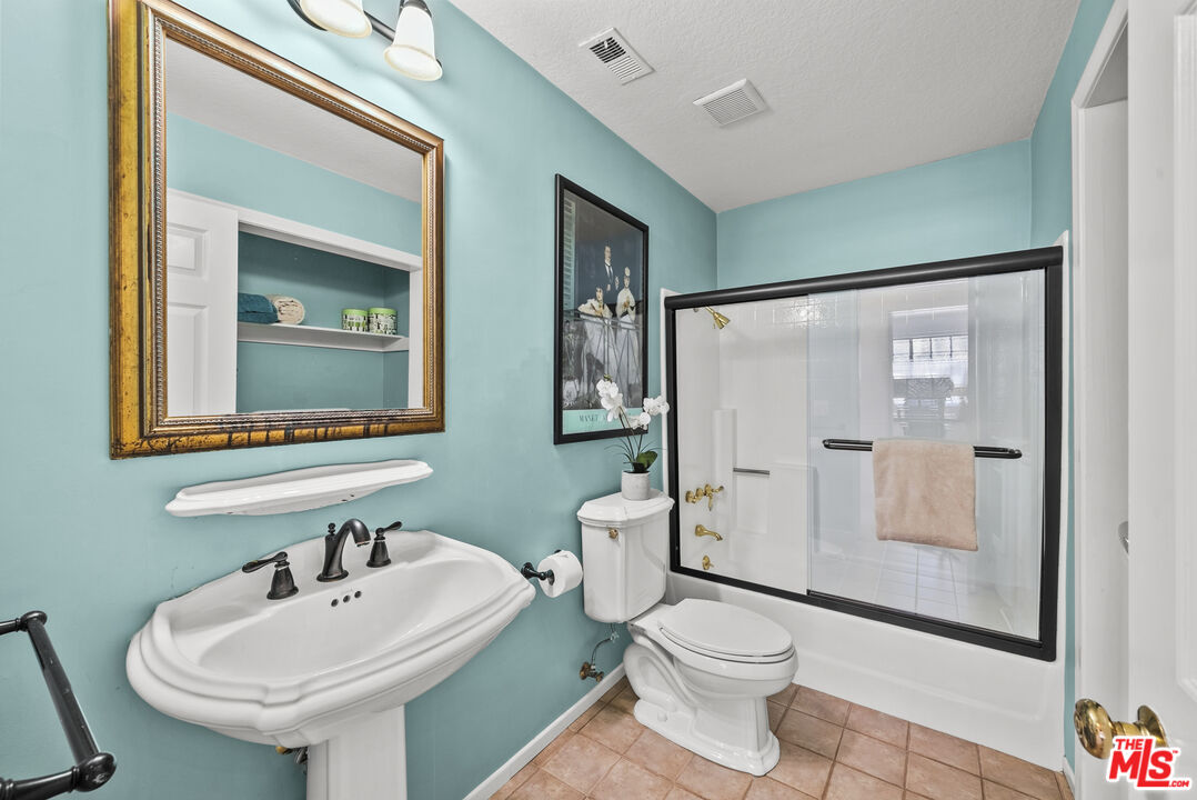 4338 Gentry Ave Unit: 2