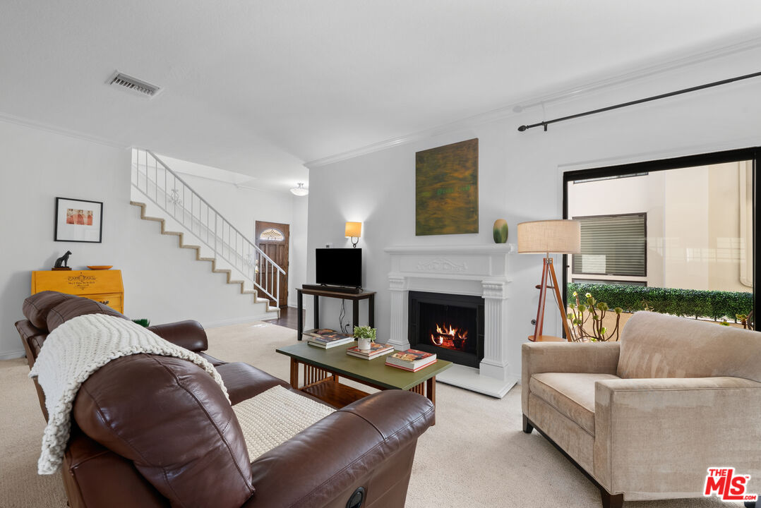 4338 Gentry Ave Unit: 2