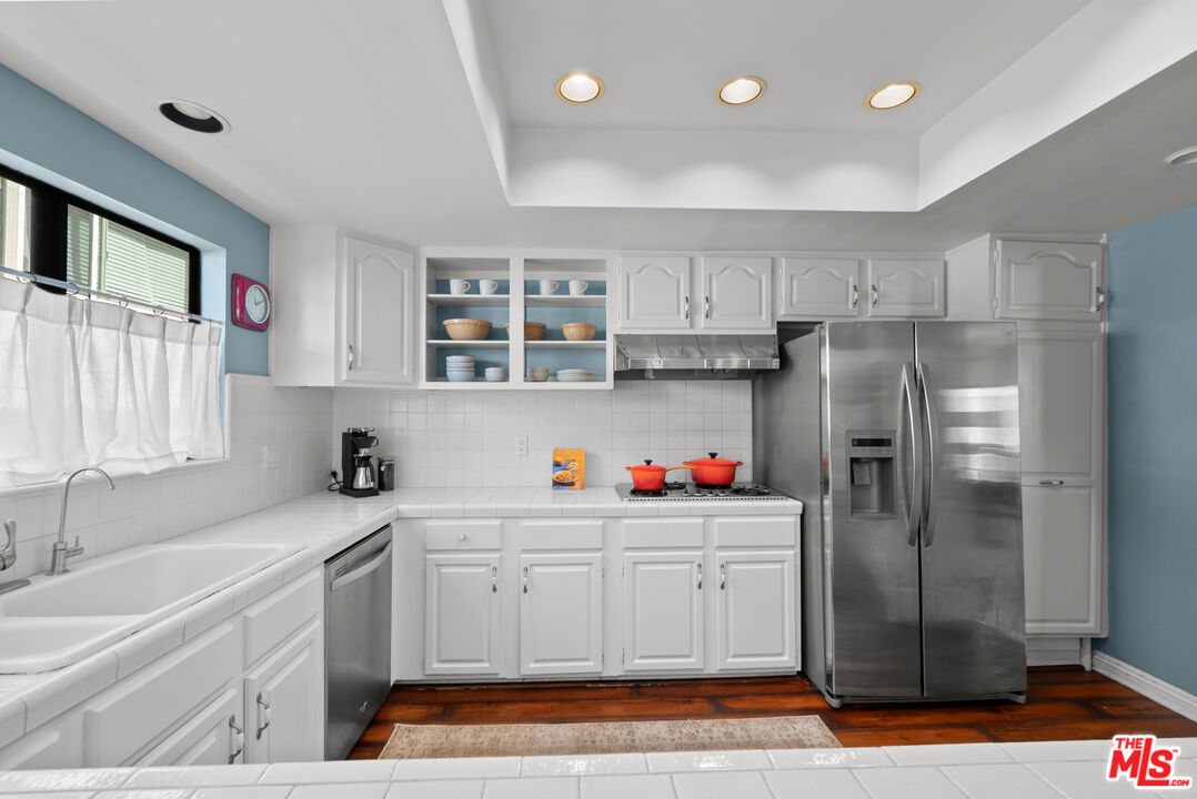 4338 Gentry Ave Unit: 2