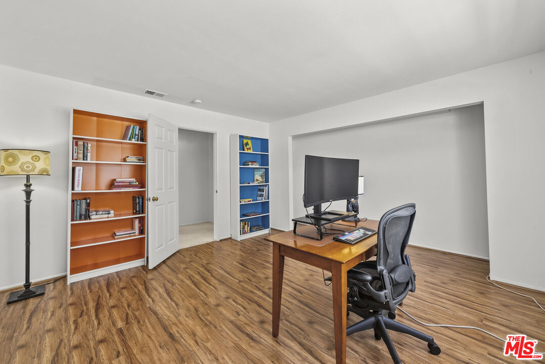 4338 Gentry Ave Unit: 2