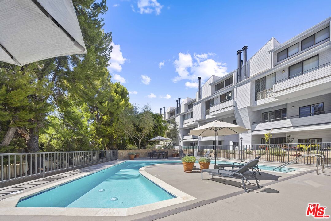 13331 Moorpark St Unit: 318