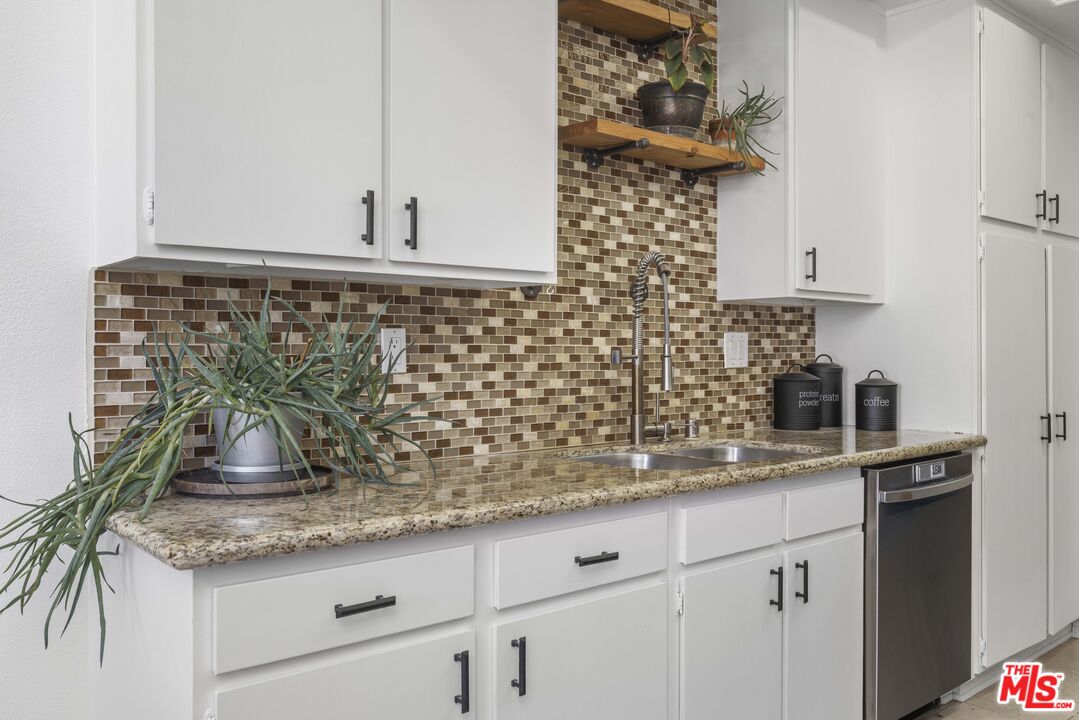 13331 Moorpark St Unit: 318