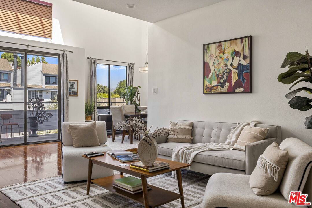 13331 Moorpark St Unit: 318
