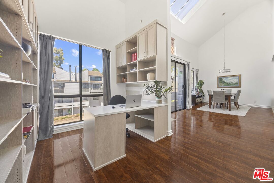 13331 Moorpark St Unit: 318