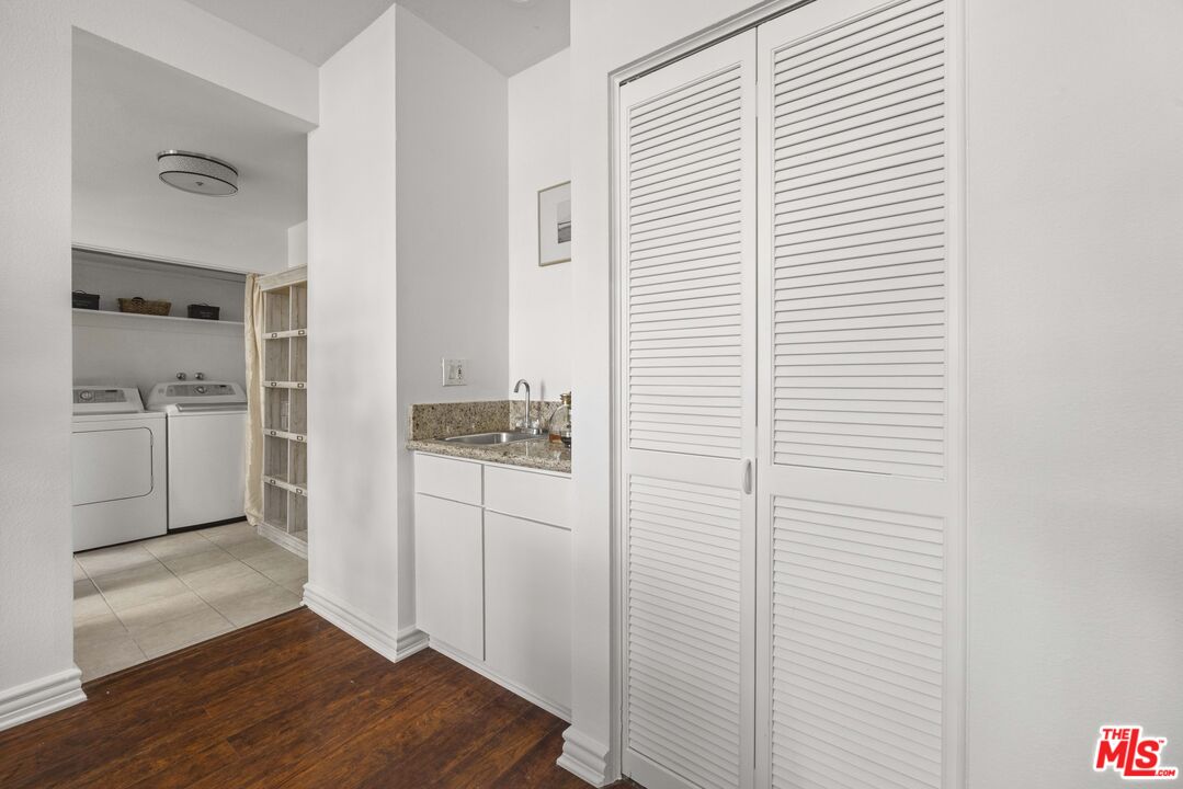 13331 Moorpark St Unit: 318