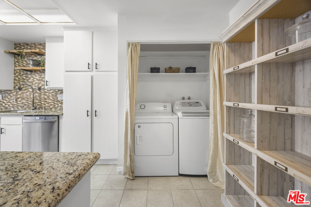 13331 Moorpark St Unit: 318