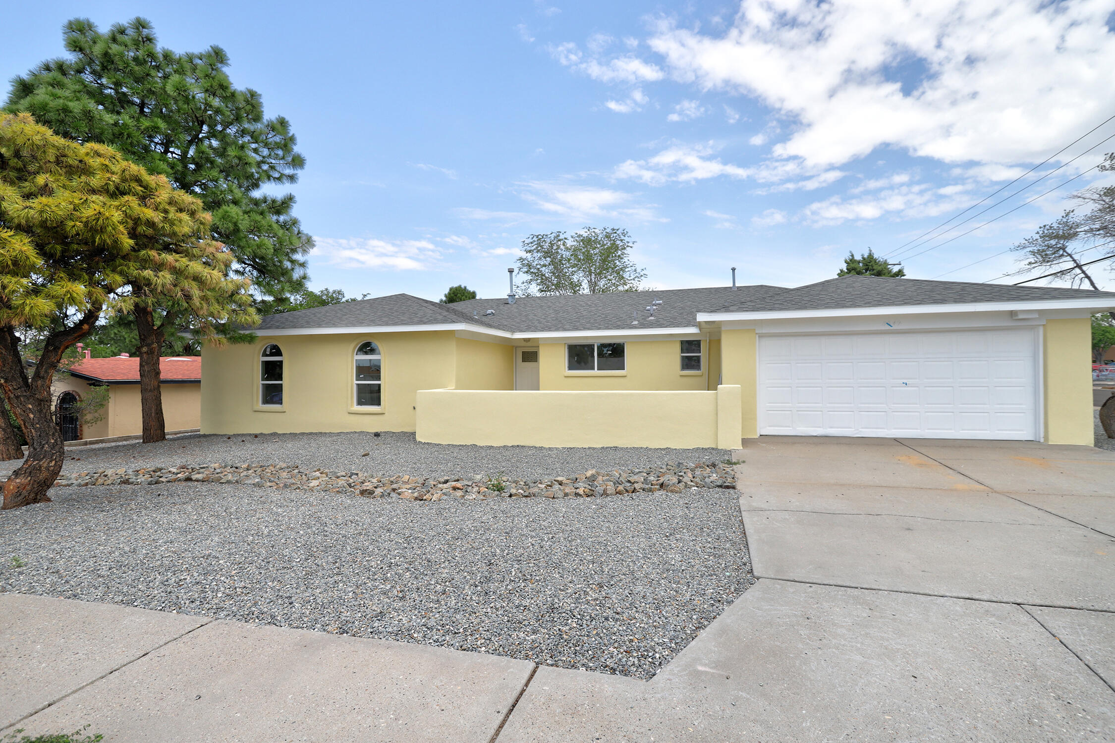 8249 NORTHRIDGE Avenue NE