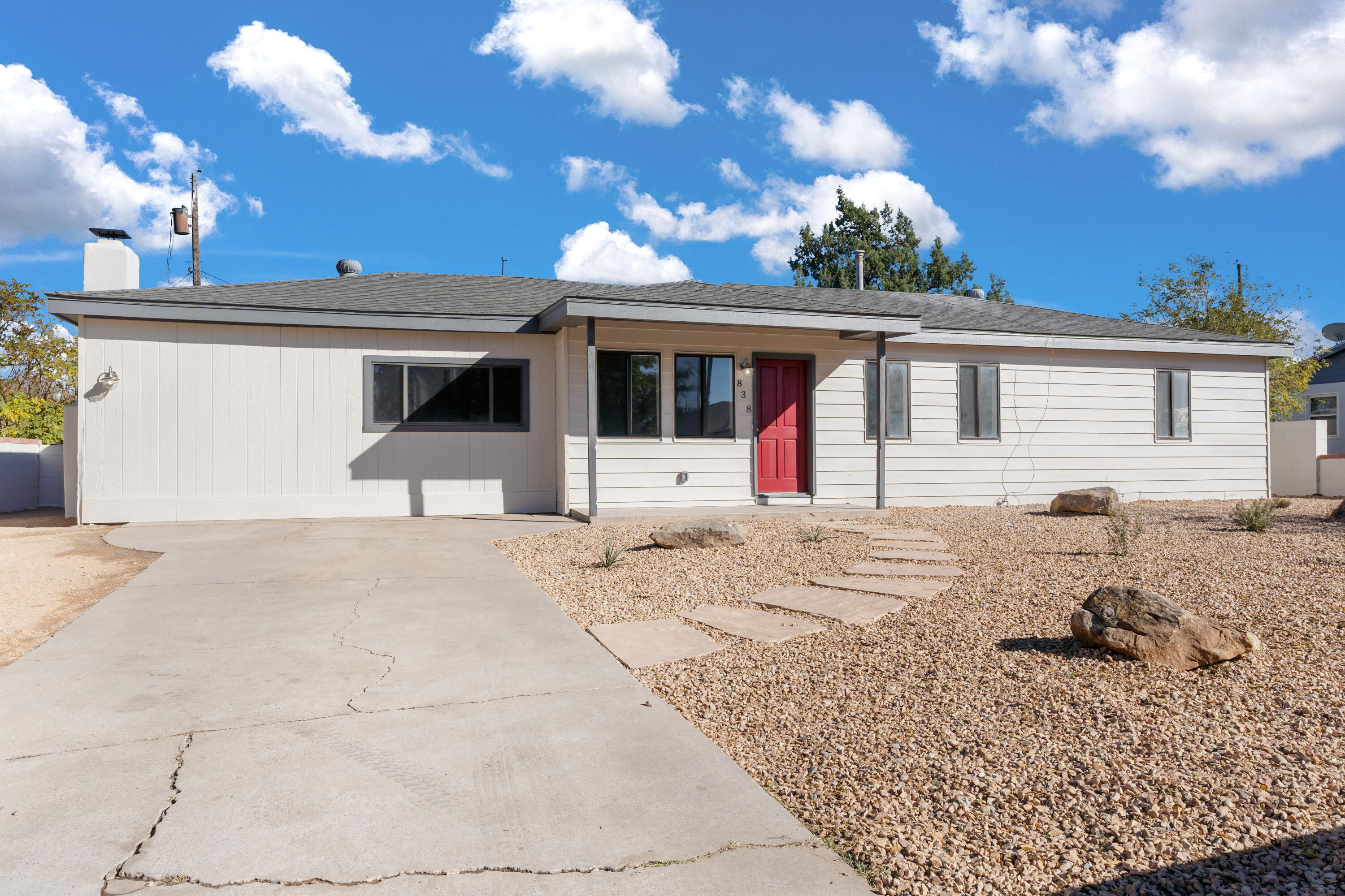 838 HIDALGO Circle NW