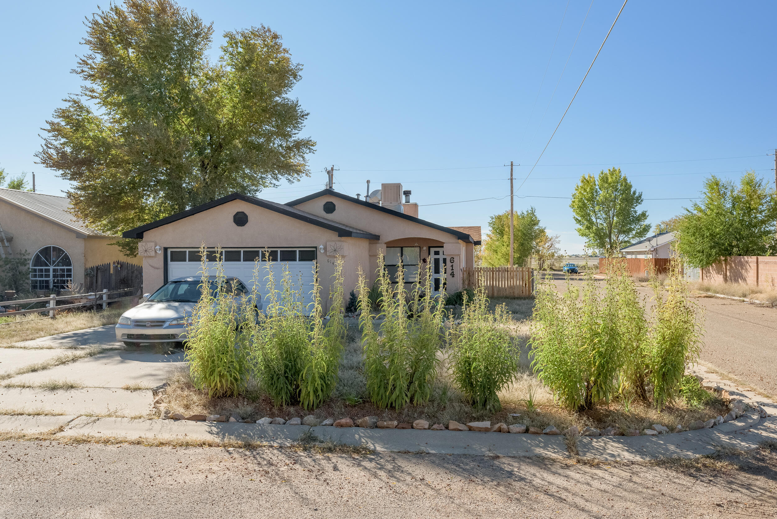 614 SANTA FE Avenue