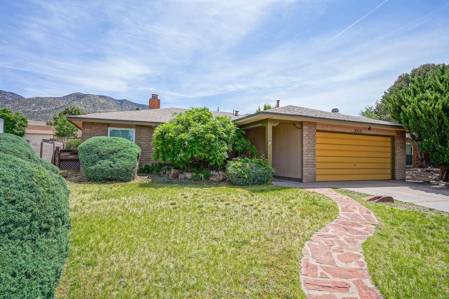 2712 LA CHARLES Drive NE