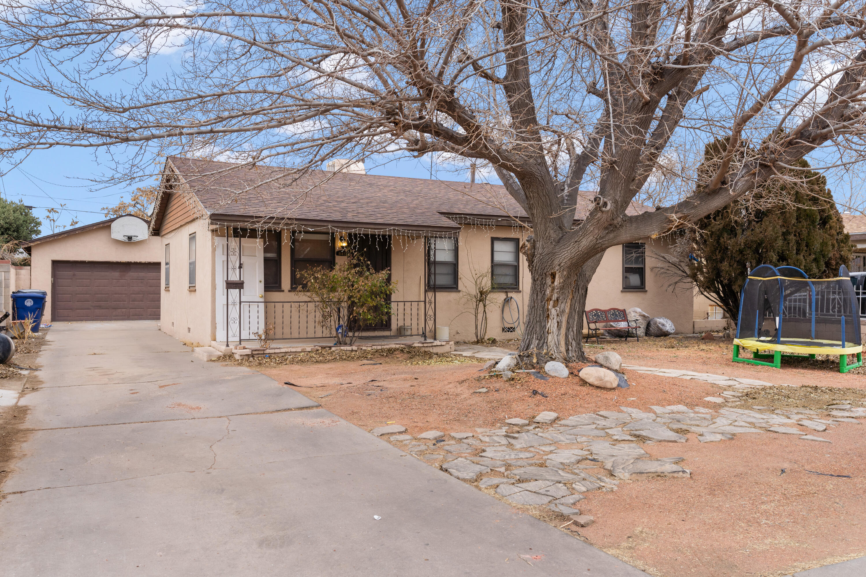 845 Hidalgo Circle NW