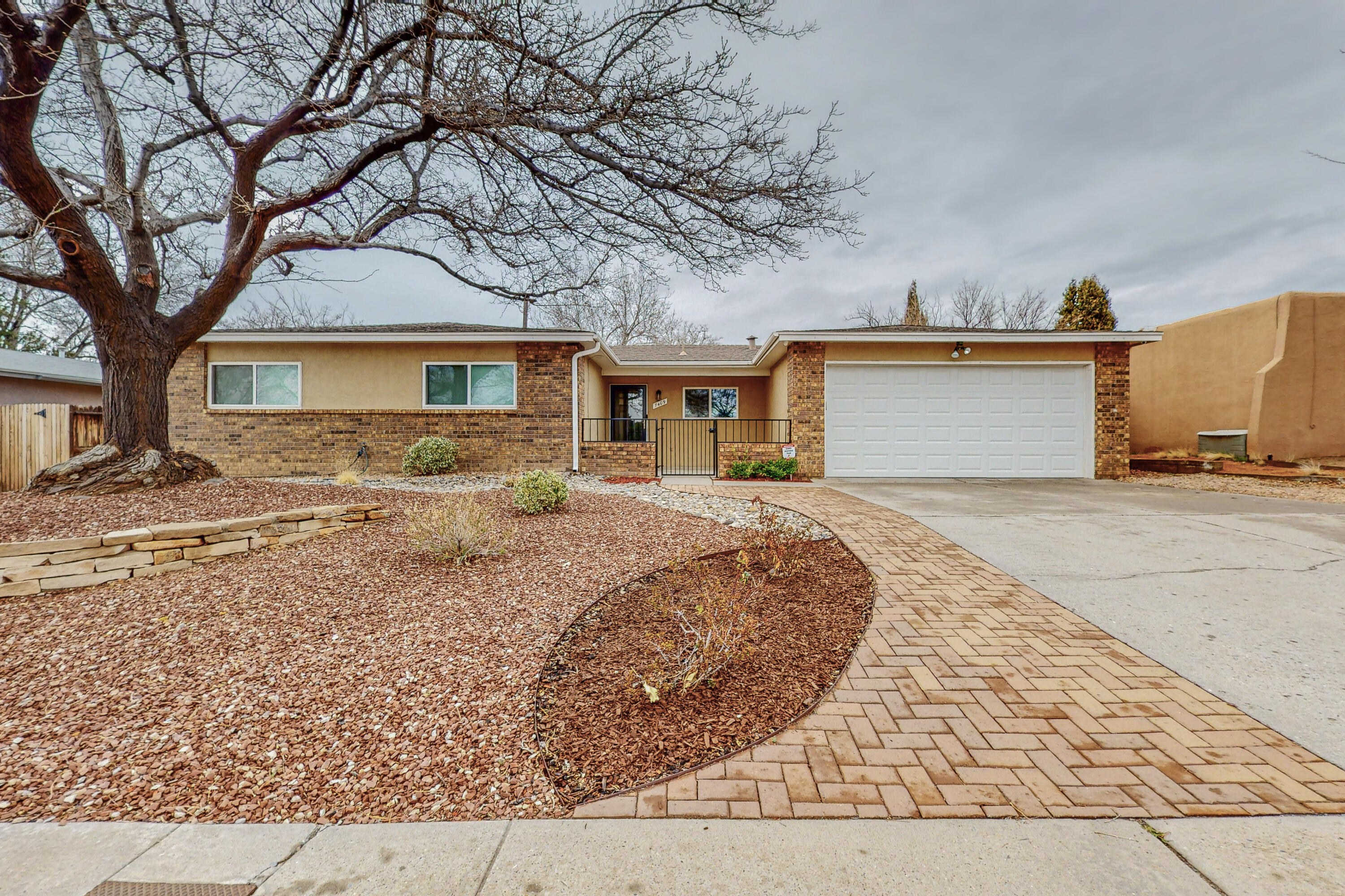 7409 Raymond Drive NE