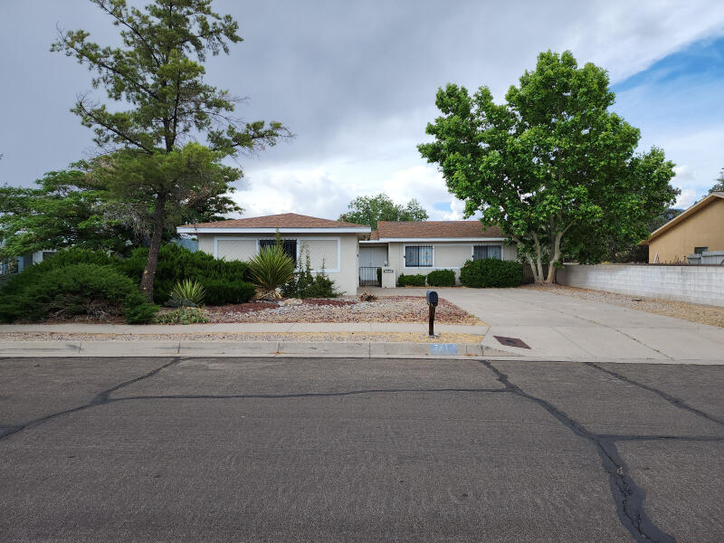 7816 Pioneer Trail NE
