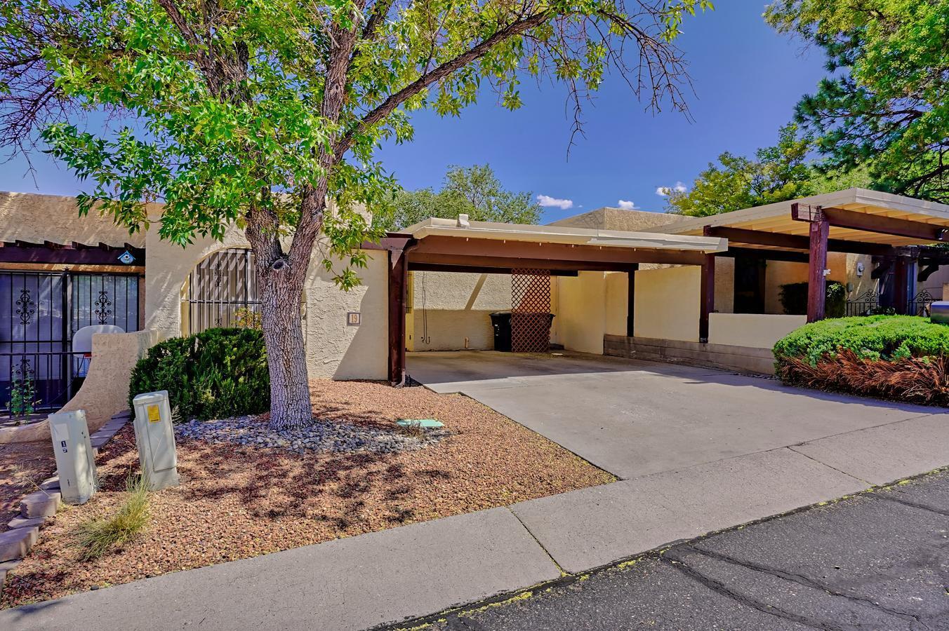 19 Casa Hermosa Drive NE