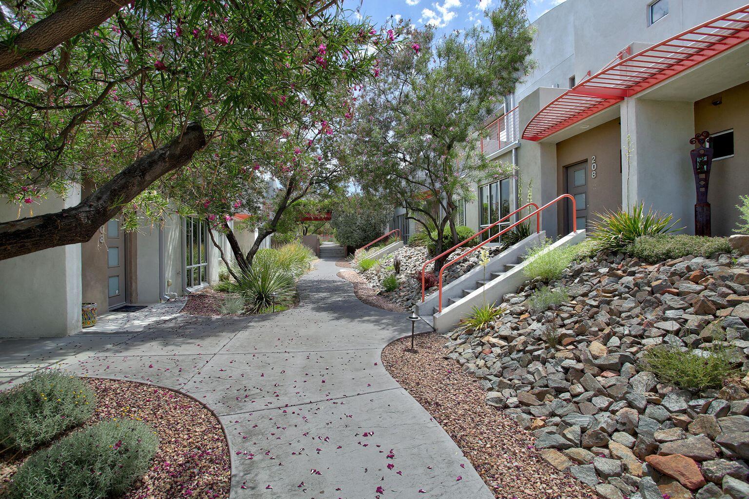 208 Aliso Drive SE