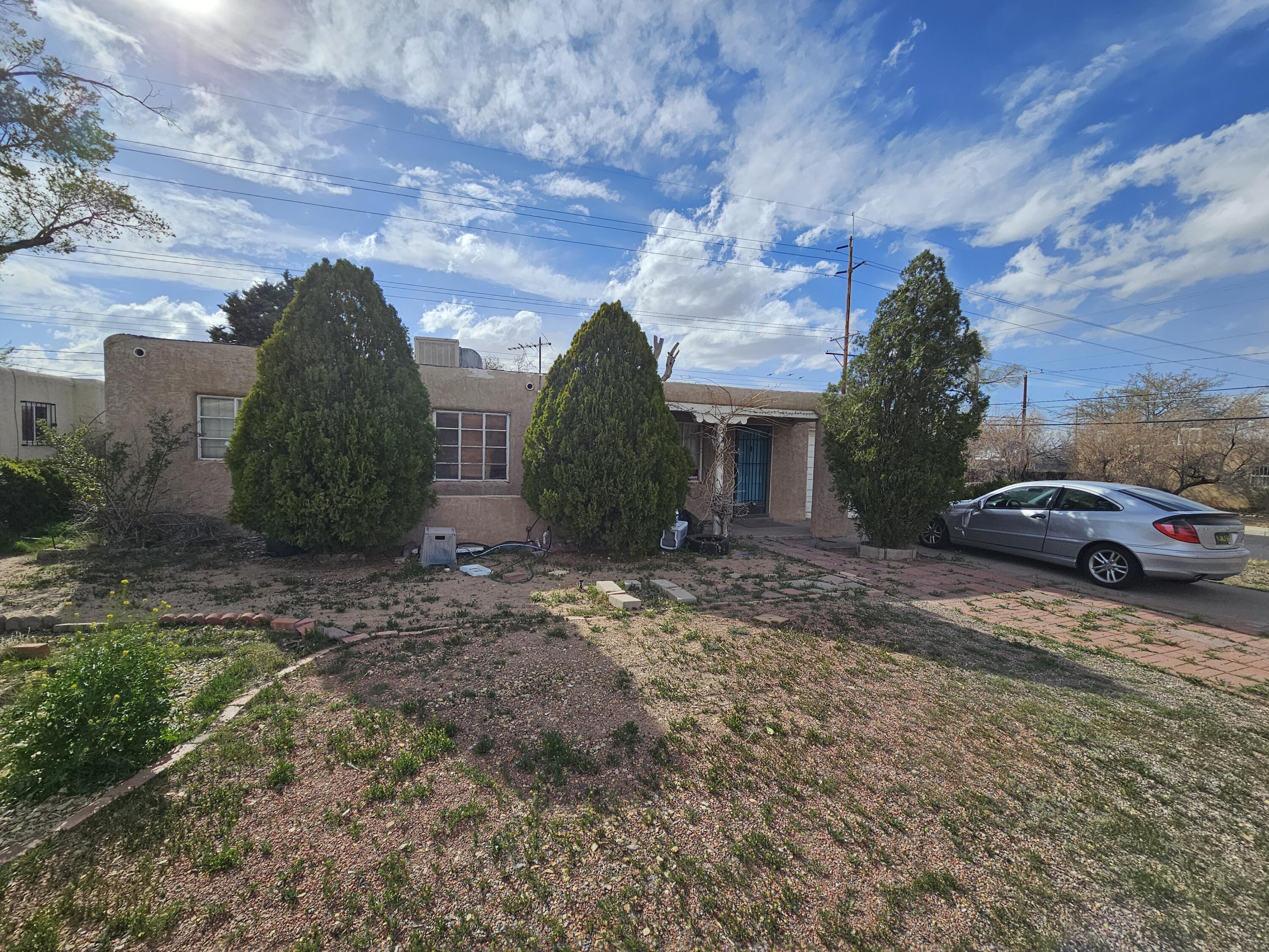 817 Maderia Drive NE