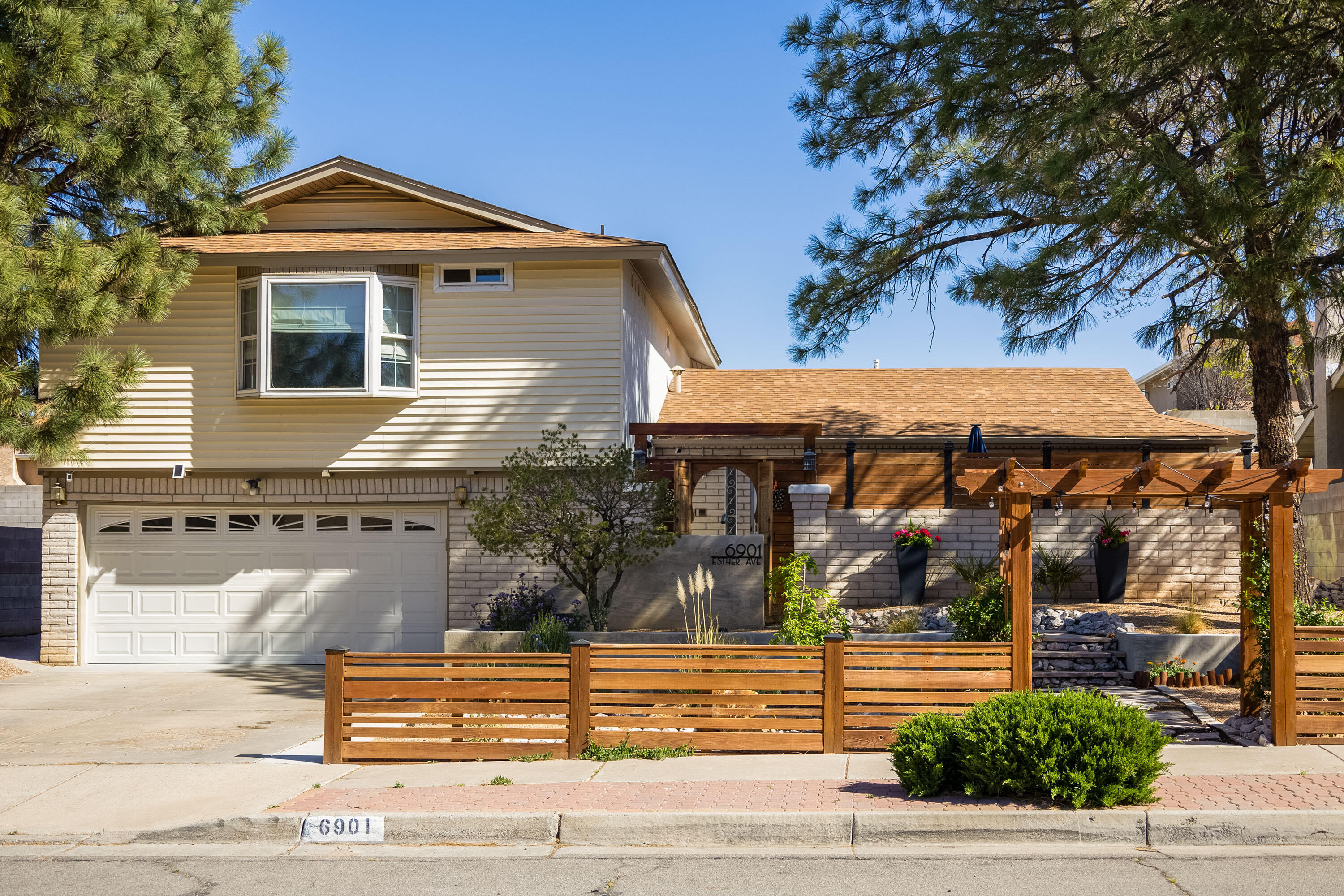 6901 Esther Avenue NE