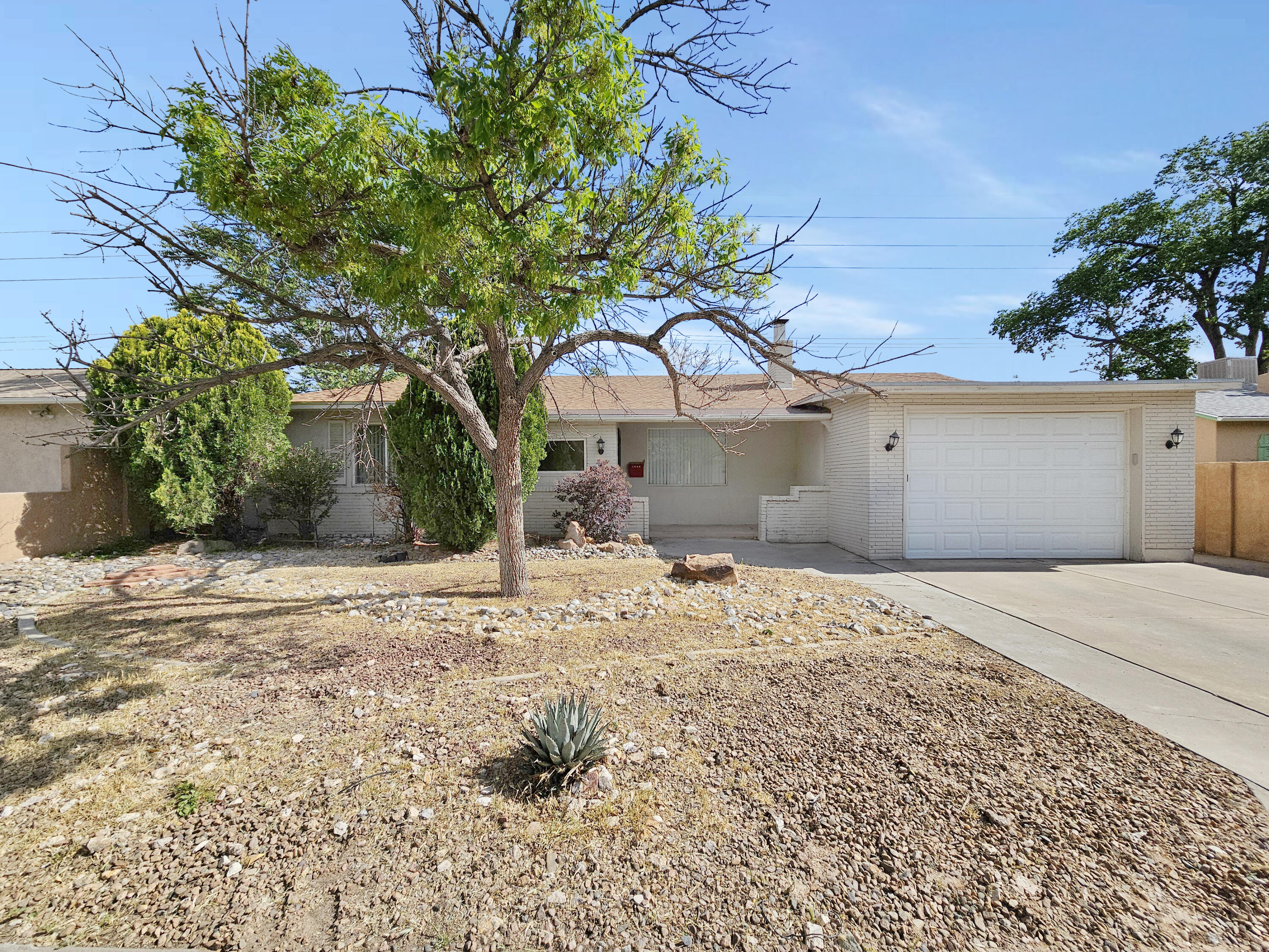 3712 Mesa Verde Avenue NE