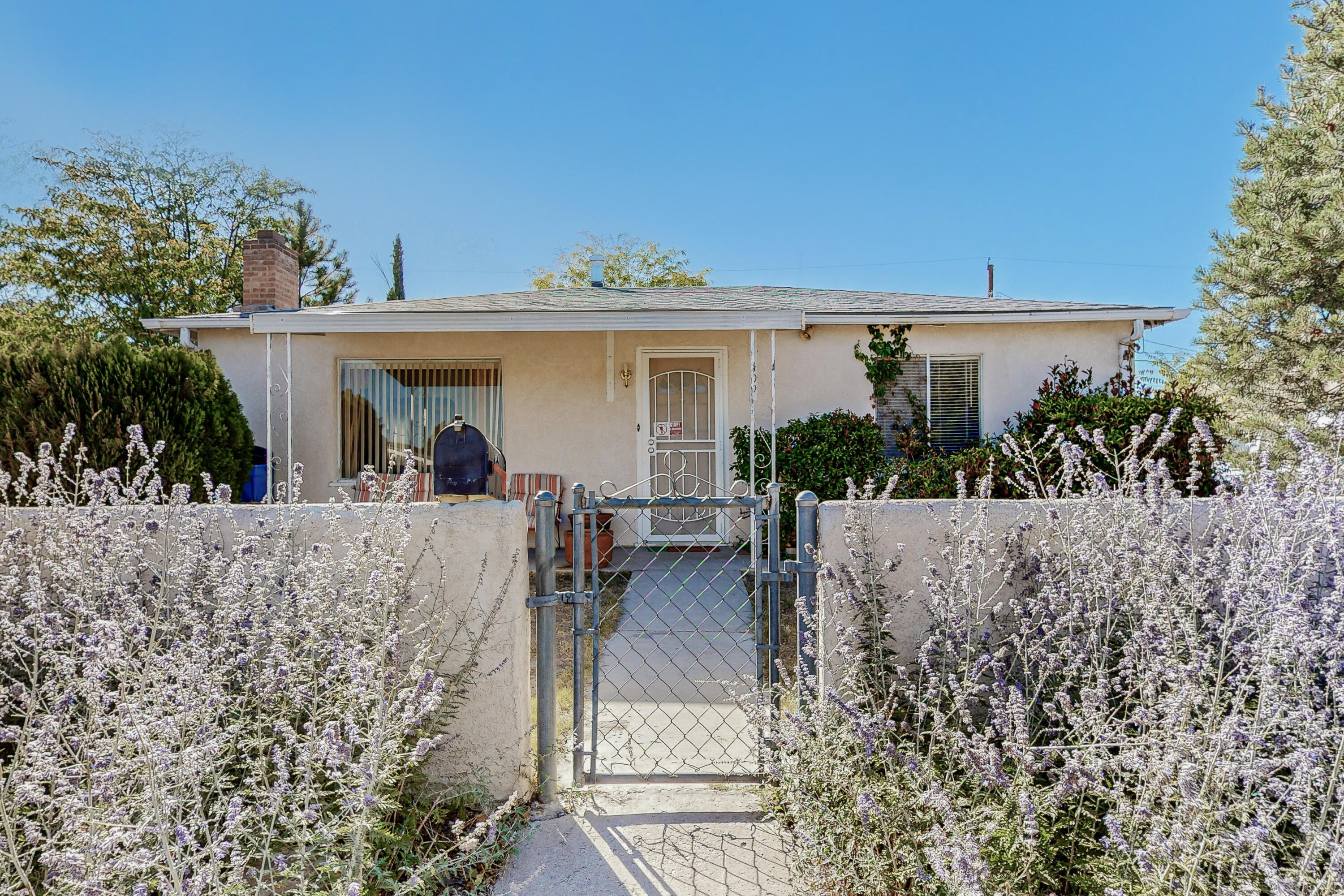 409 Dolores Drive NW