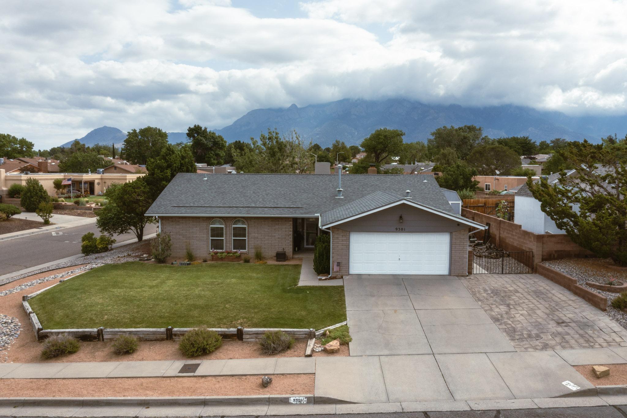 9301 Farragut Drive NE