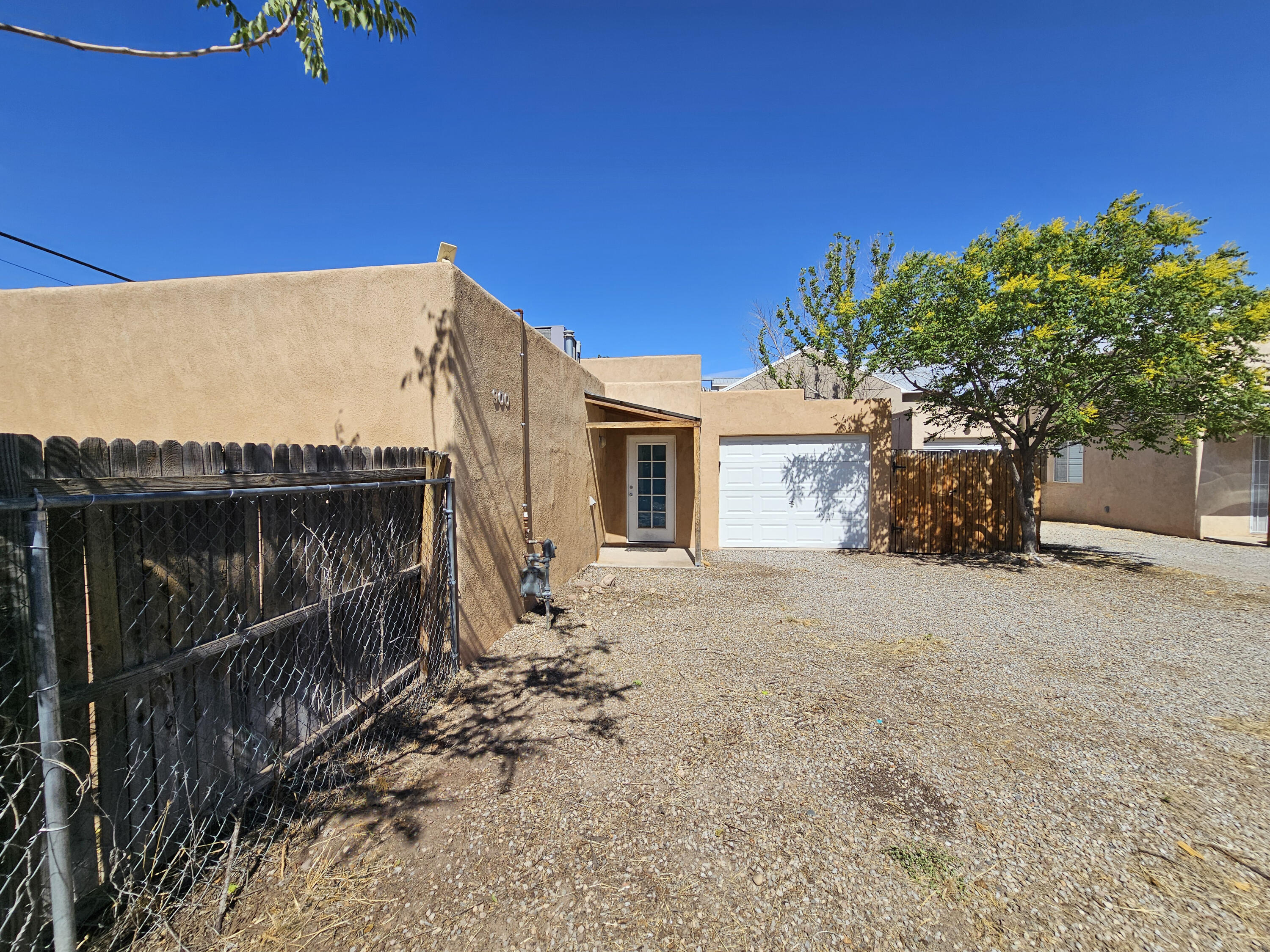 900 CANDELARIA Road NW