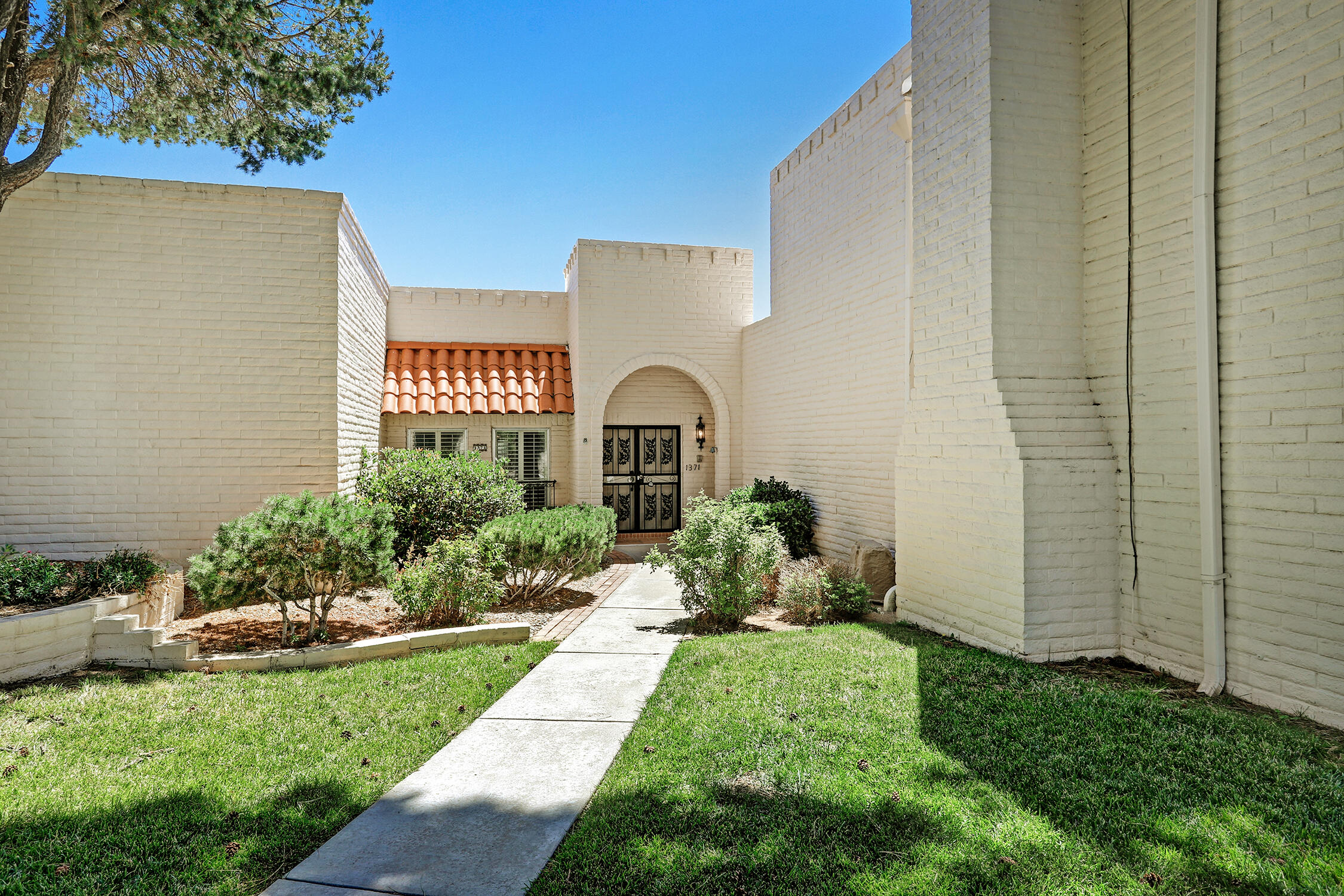 1371 Wagon Train Drive SE