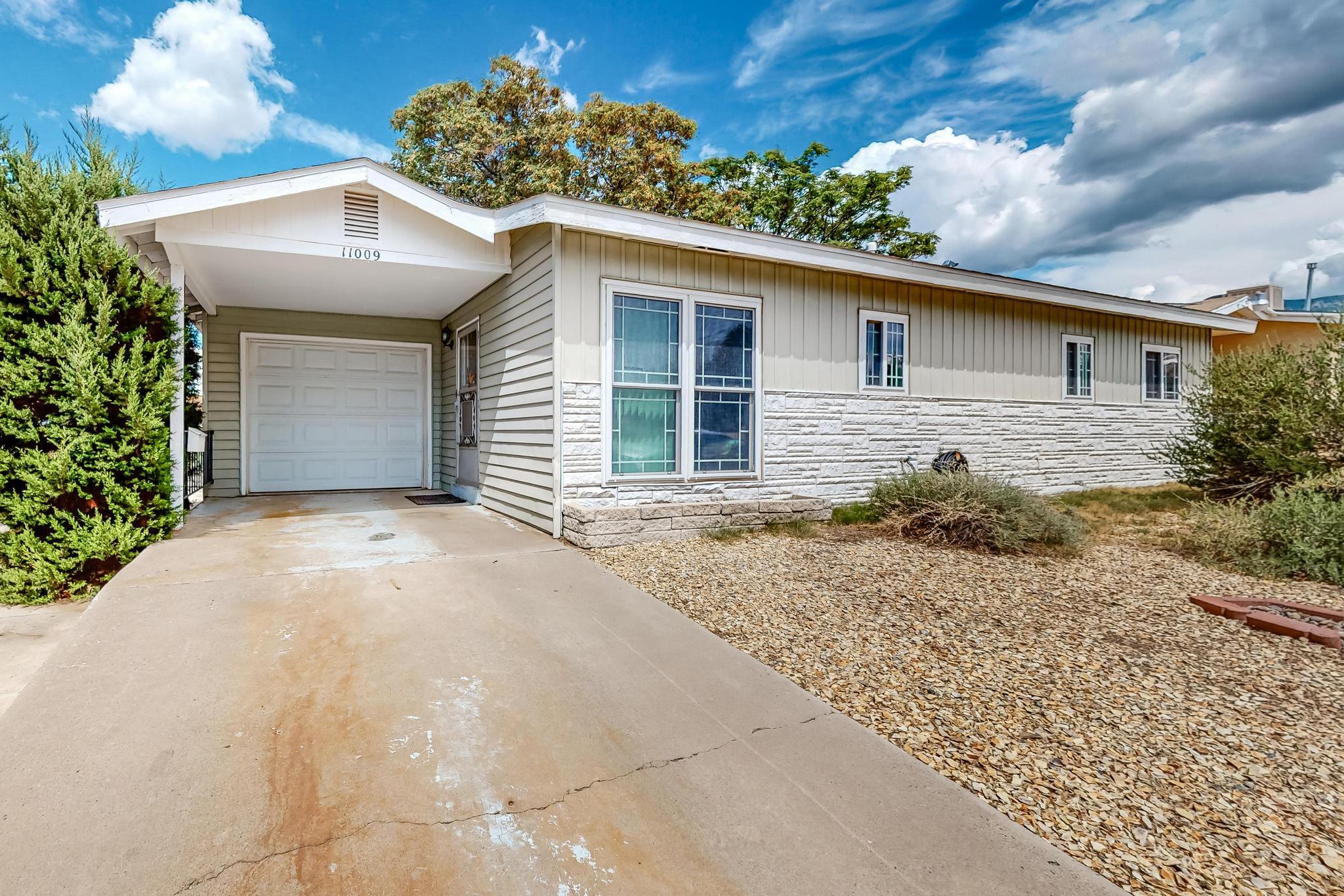 11009 Hume Avenue NE