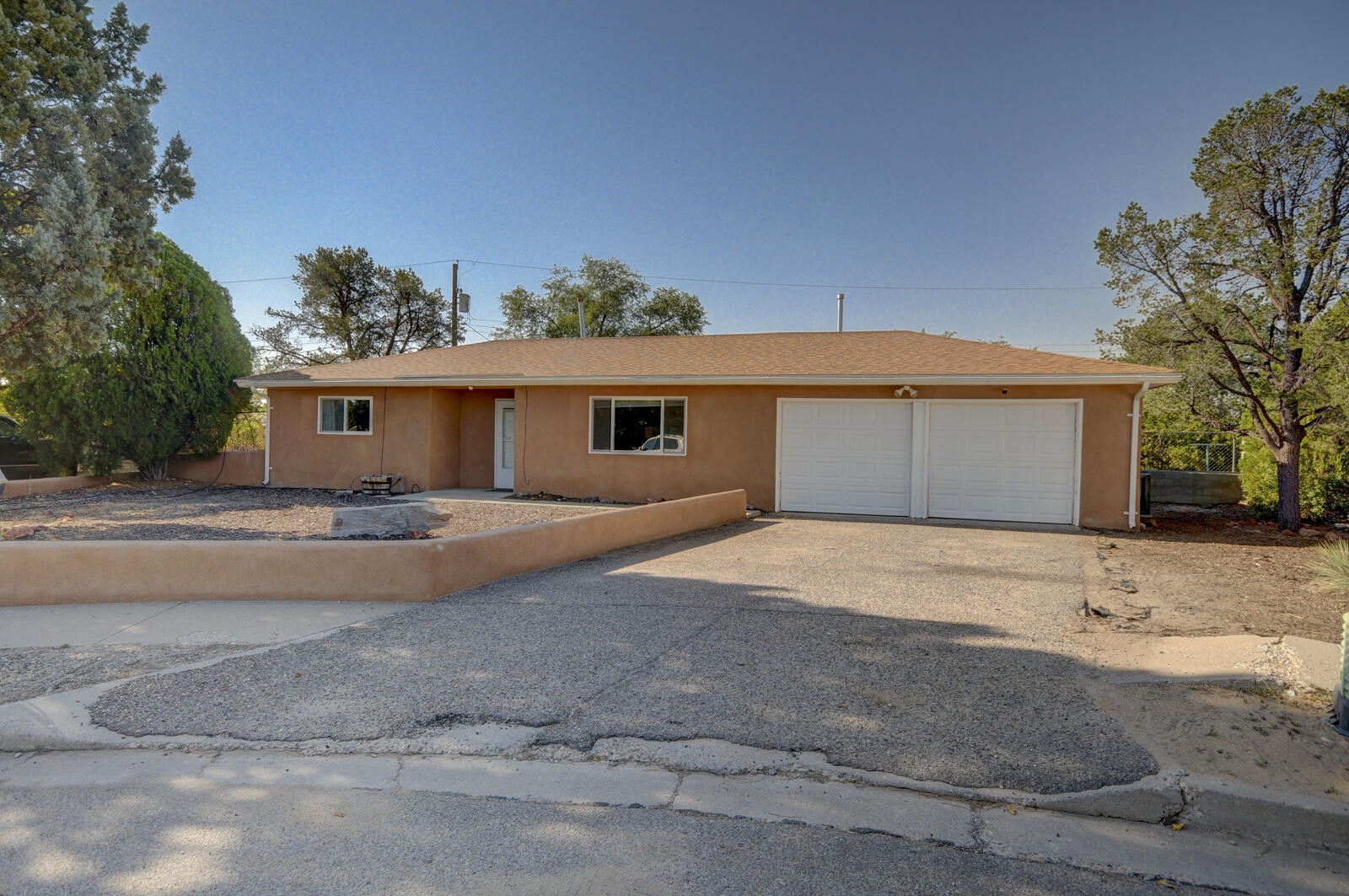 5618 ESSEX Drive NW