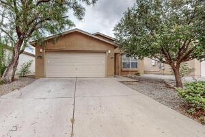 932 BLACKBIRD Drive SW