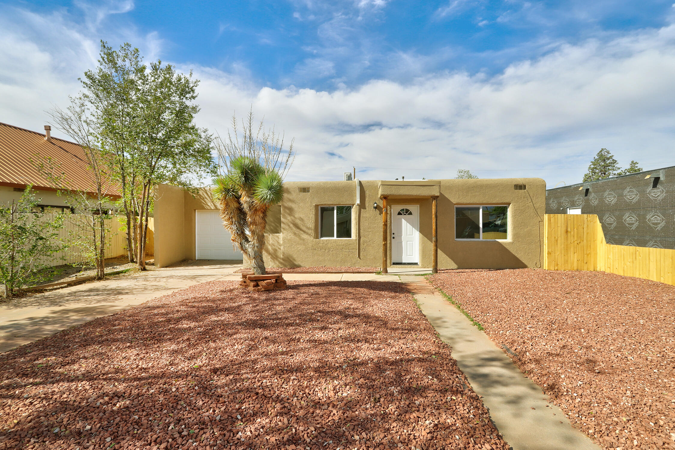 2437 ALVARADO Drive NE