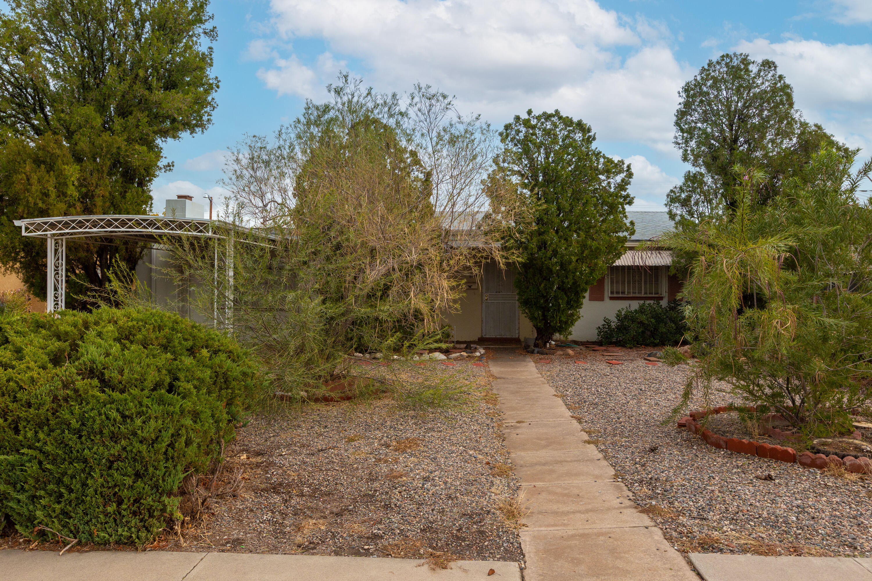 624 ORTIZ Drive SE