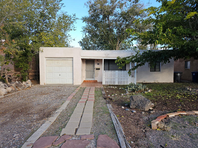 812 VALENCIA Drive NE