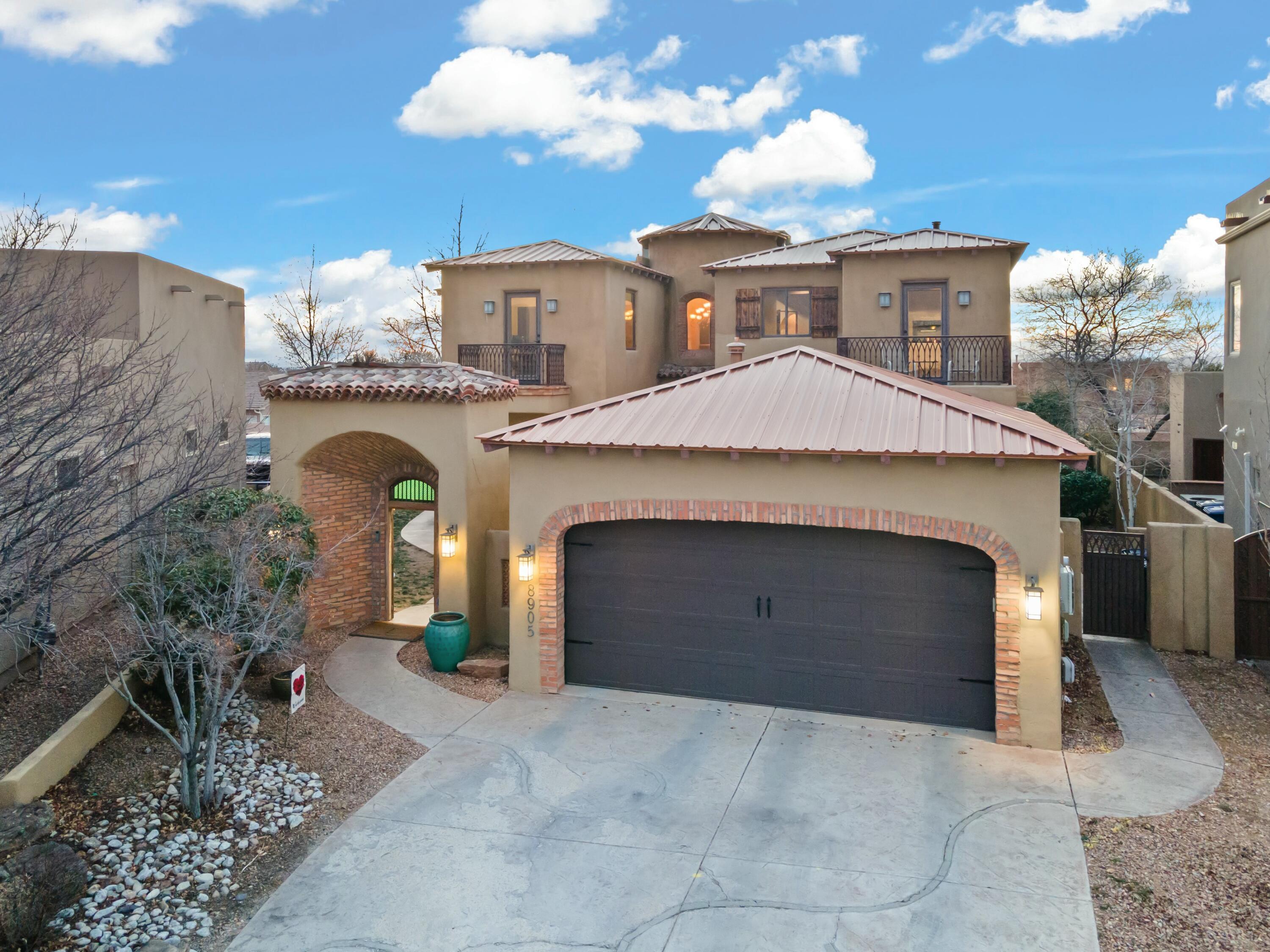 8905 N OAKLAND Court NE