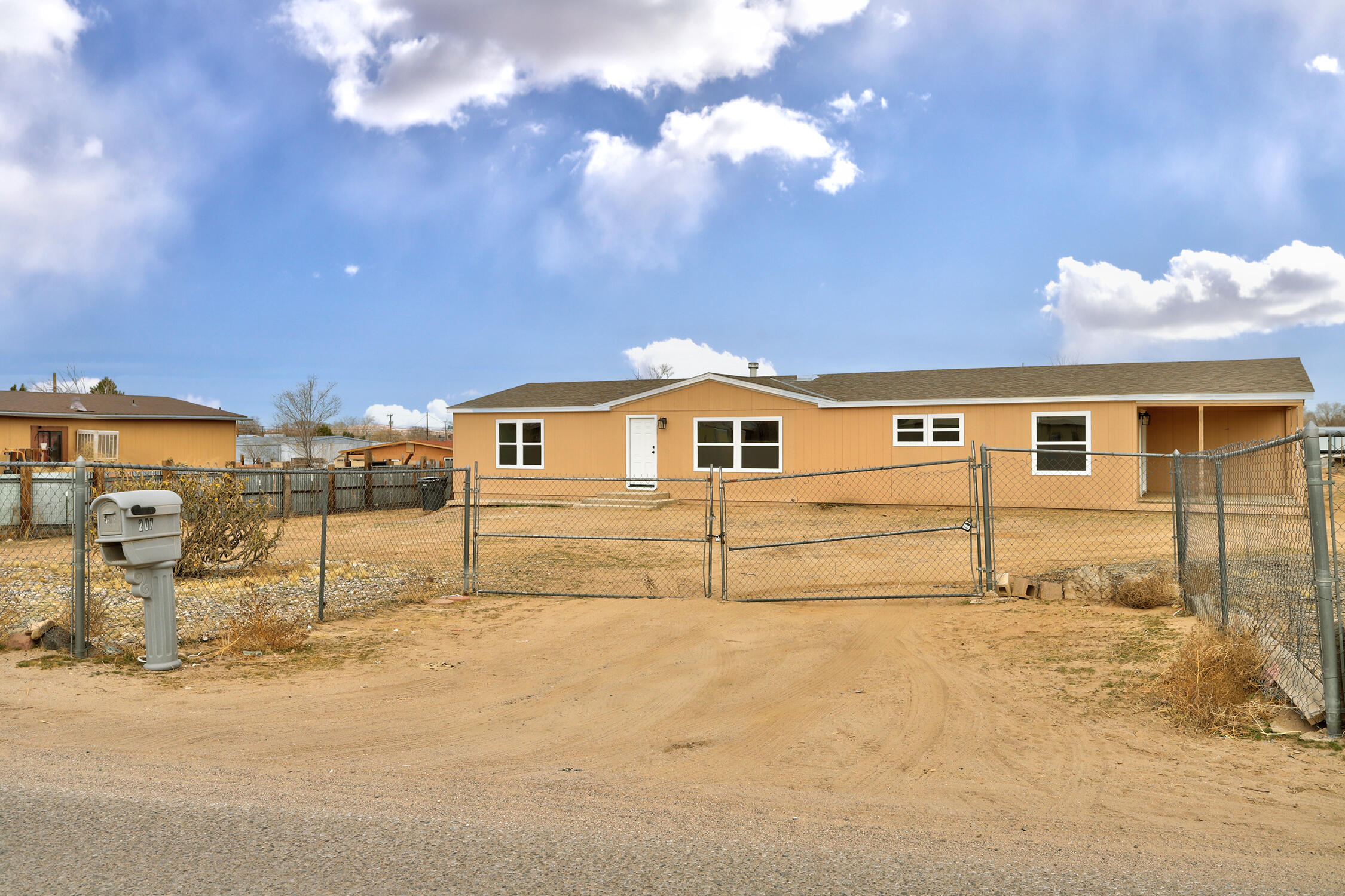 207 RANCHITOS Road NE