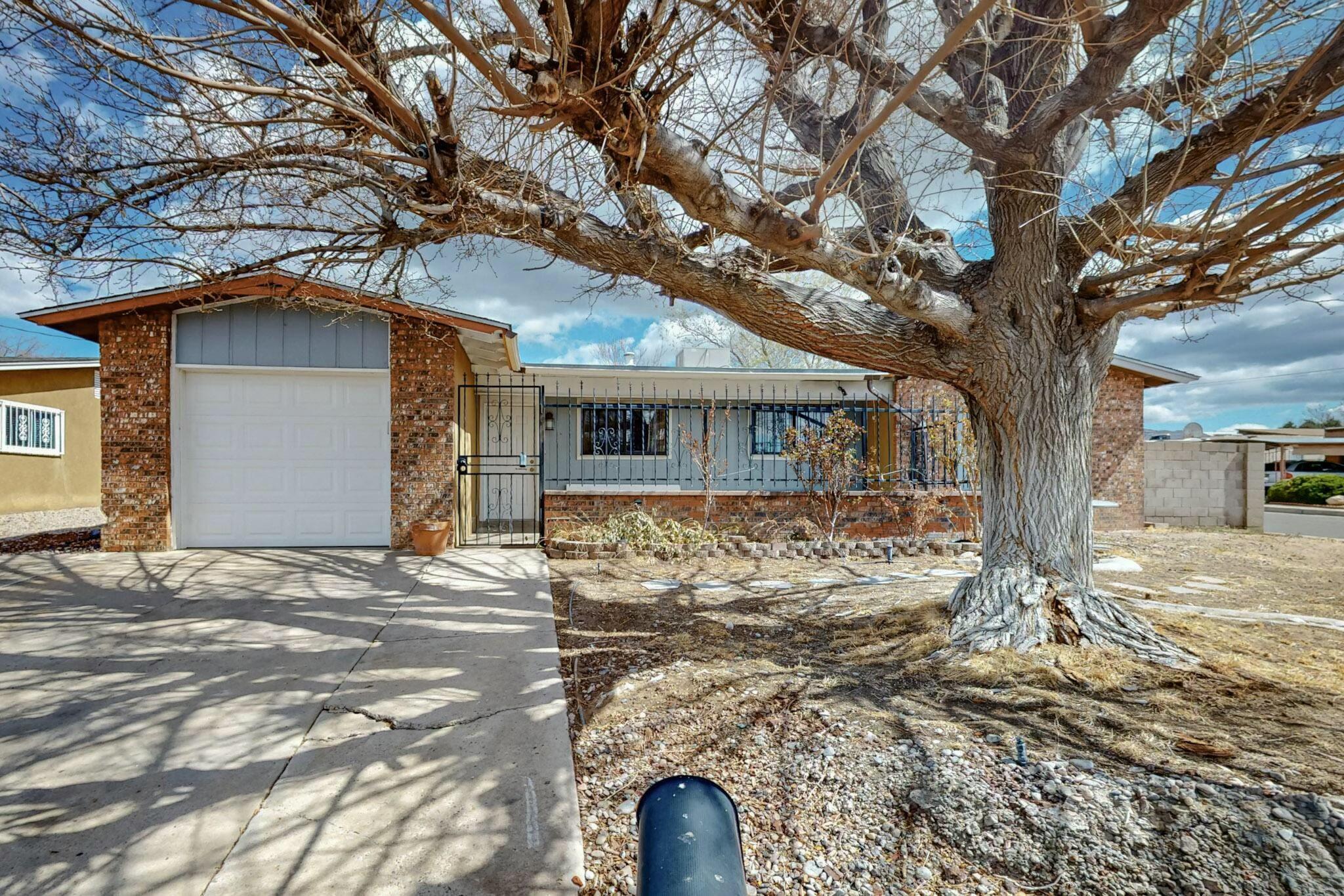 1800 ZENA LONA Court NE