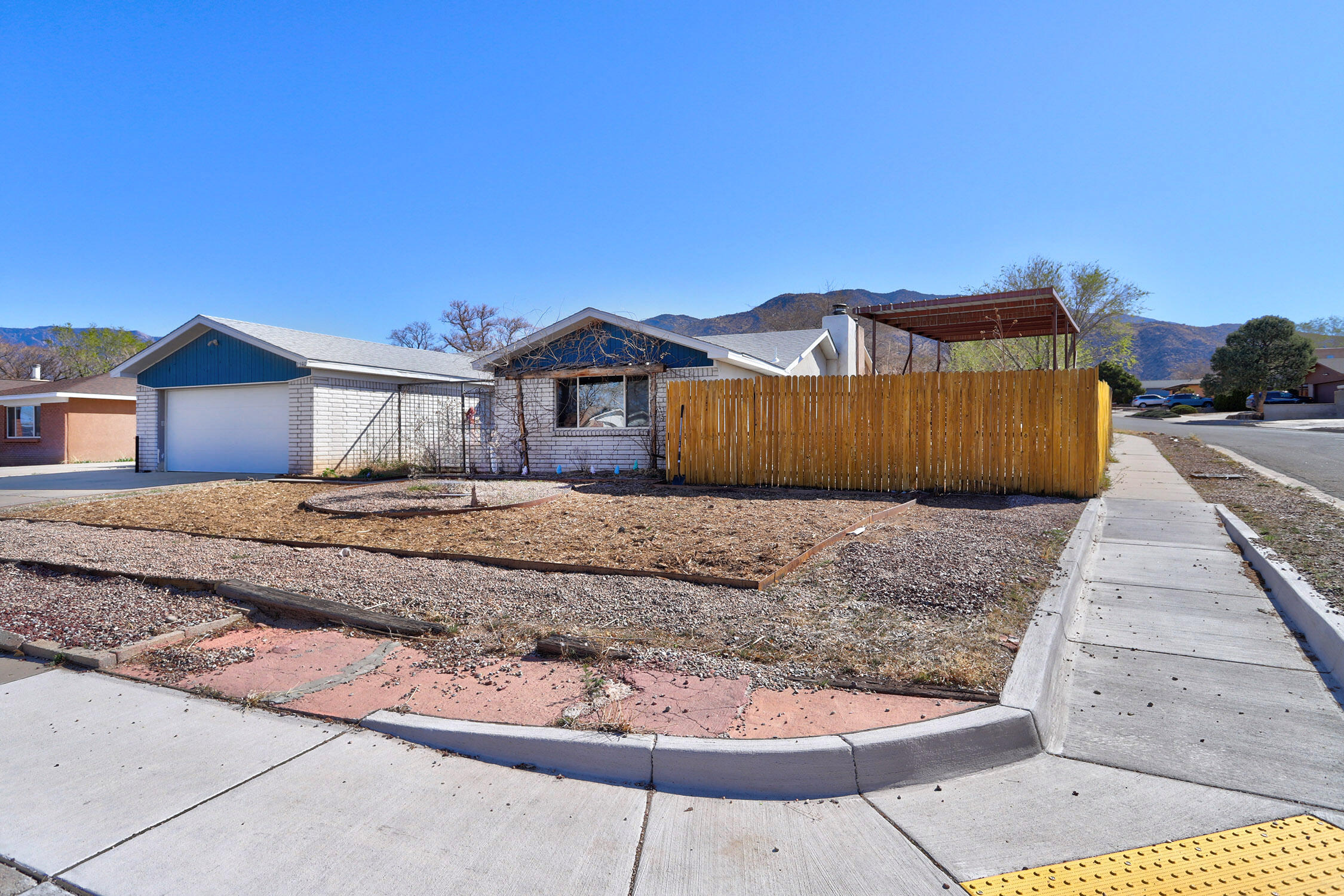 2500 GEORGENE Drive NE