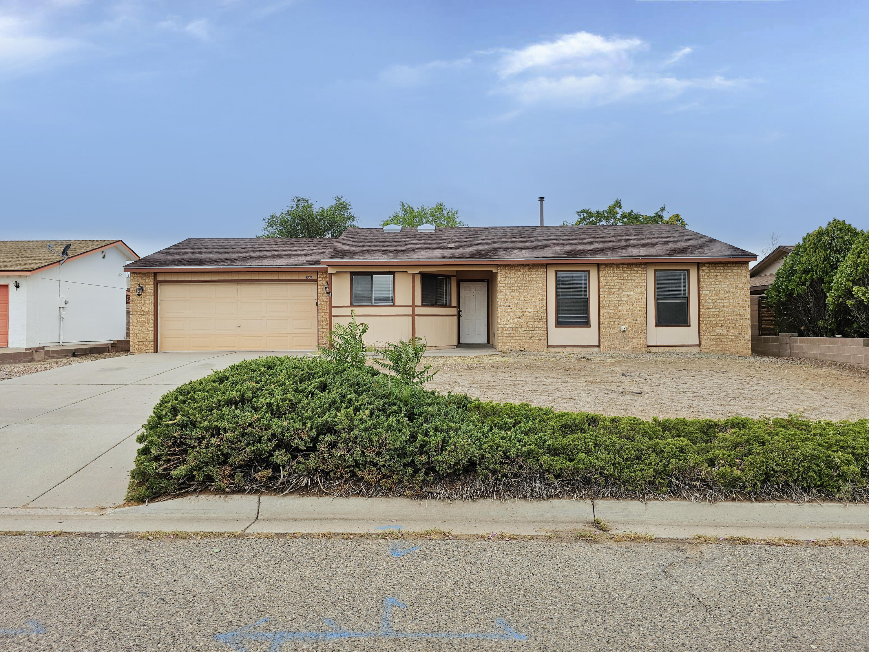 1905 ROANOKE Drive NE