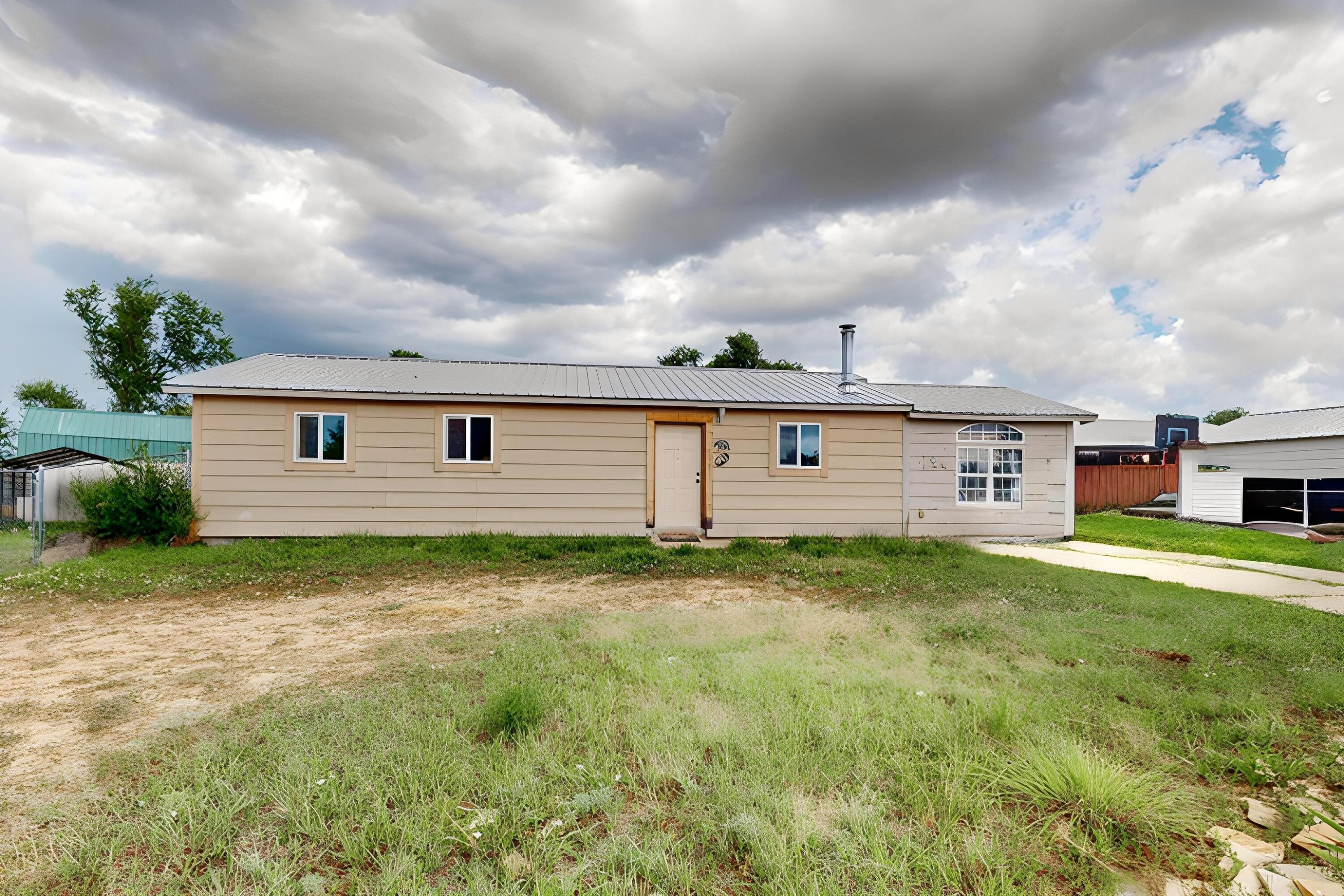 828 W West Roybal Drive