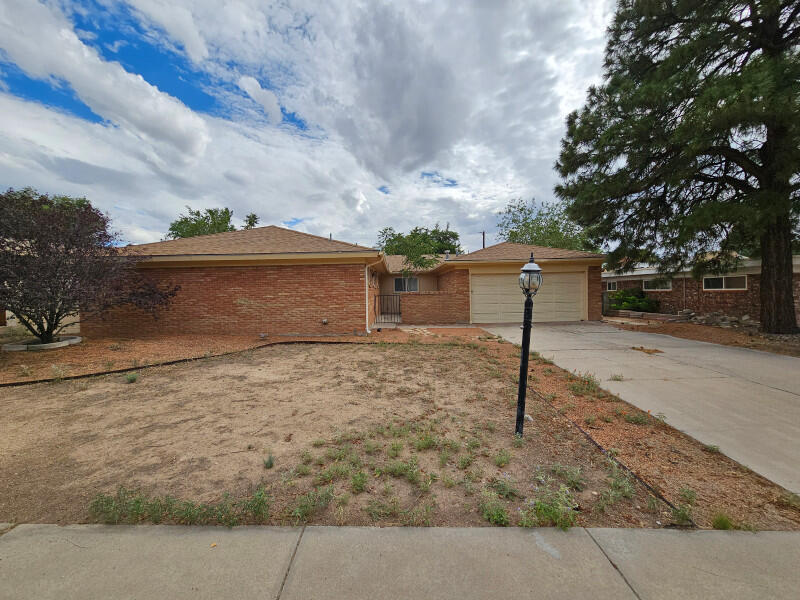 12208 EASTRIDGE Drive NE