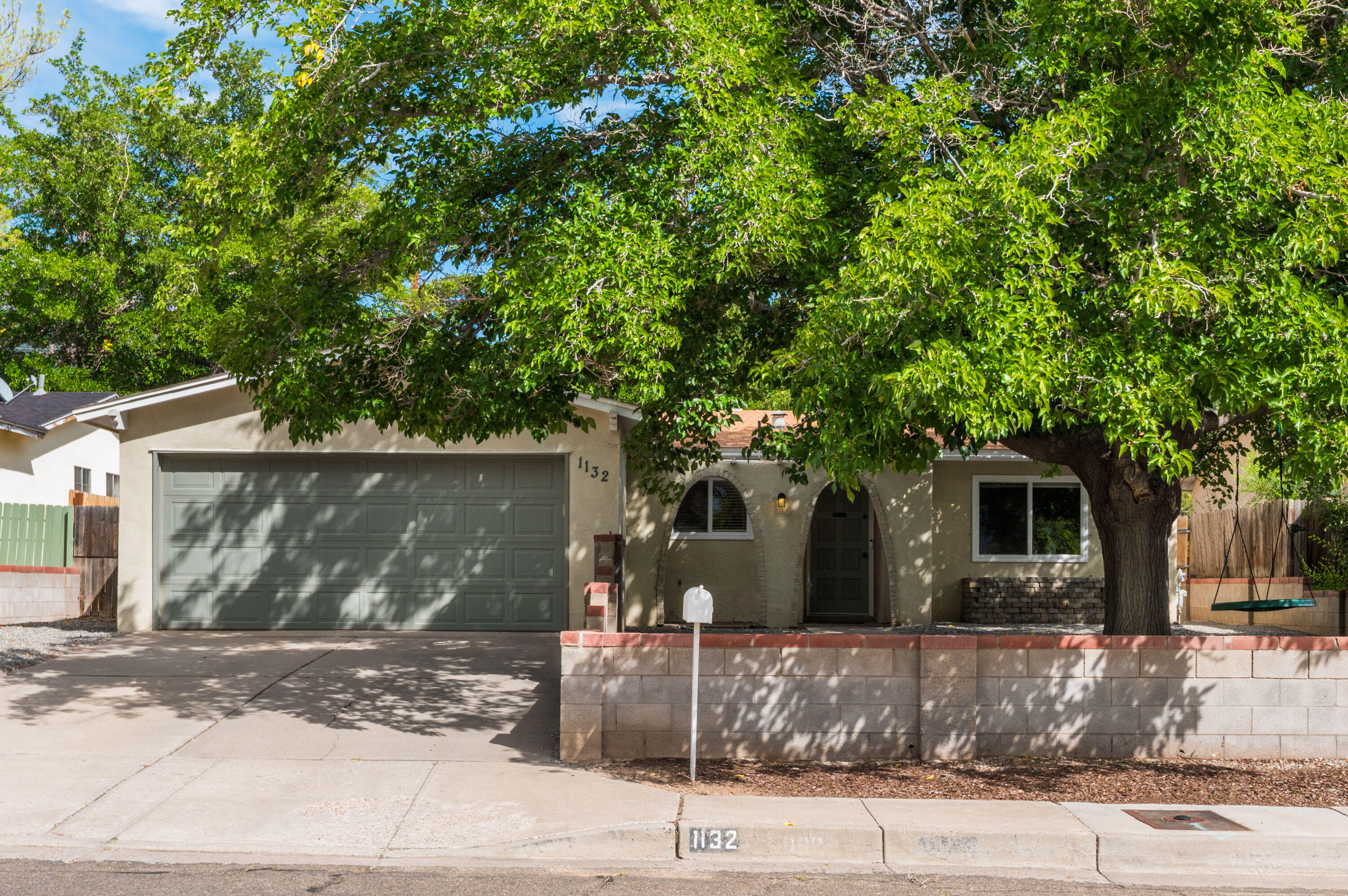 1132 LANDMAN Drive NE